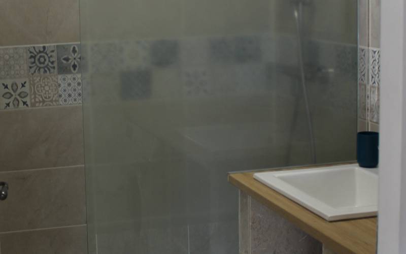 douche à l'italienne -  Le gîte de la Framboiserie Bio (Provence-Alpes-Côte d’Azur, Bouches-du-Rhône)