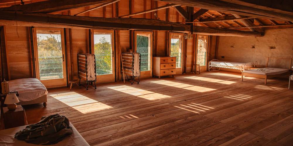 'La grange' : Dortoir à l'étage -  Les Terres d'En Vénac (Occitanie, Tarn)