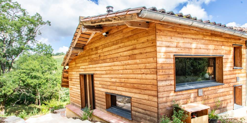 accès au gîte par escalier -  Gîte La Prunelle (Occitanie, Ariège)