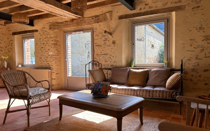 La pièce de vie côté salon -  La Croisée des Chemins (Pays de la Loire, Maine-et-Loire)