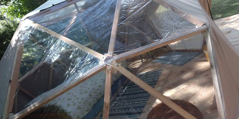 Dôme au bord de la rivière -  Le Moulin de Recours (Auvergne-Rhône-Alpes, Isère)