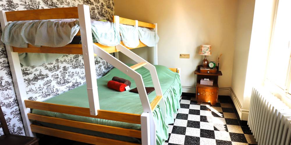 Chambre de Dédé -  Bienvenue chez Mémé (Bourgogne-Franche-Comté, Yonne)