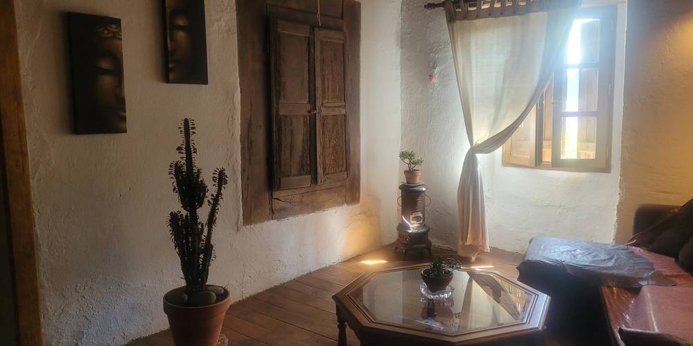 Petit salon, coin lecture et video -  La ferme des grandes oreilles (Occitanie, Tarn)