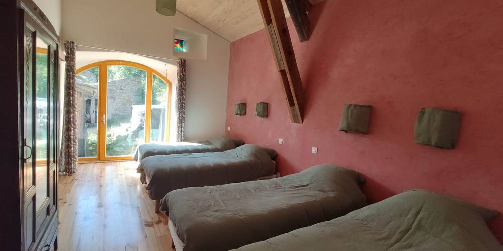 Chambre rose -  Ferme de Panacée (Auvergne-Rhône-Alpes, Ardèche)