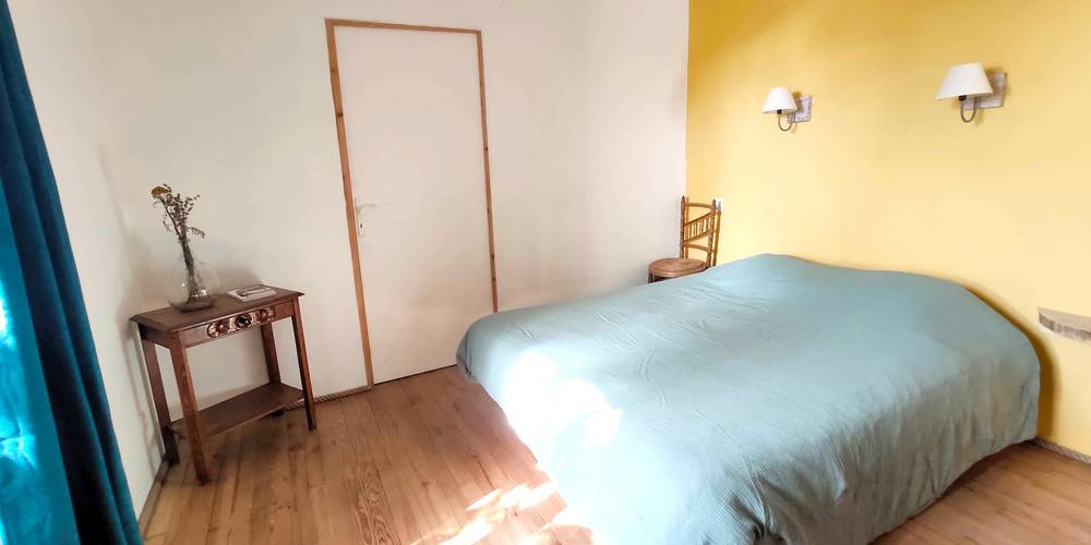 Chambre jaune -  Ferme de Panacée (Auvergne-Rhône-Alpes, Ardèche)