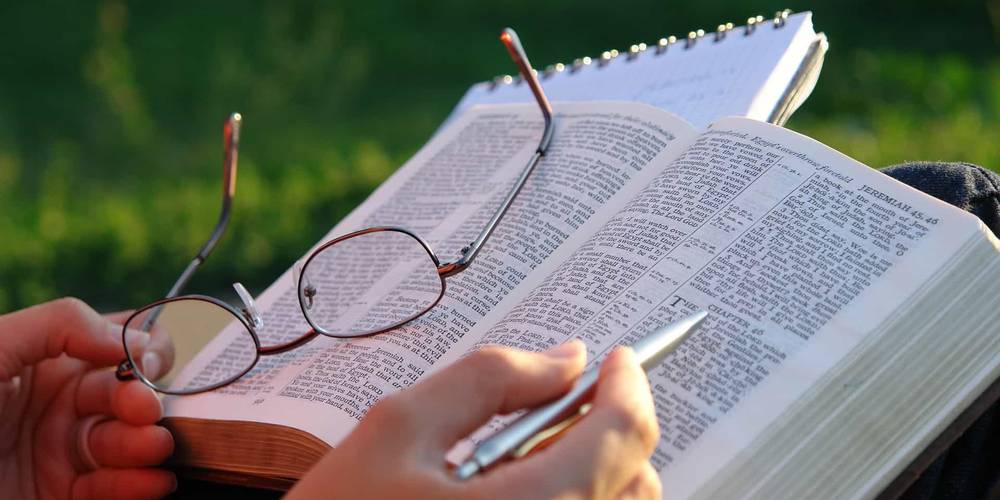 Etude de la Bible -  L'école des Cévennes (Occitanie, Lozère)