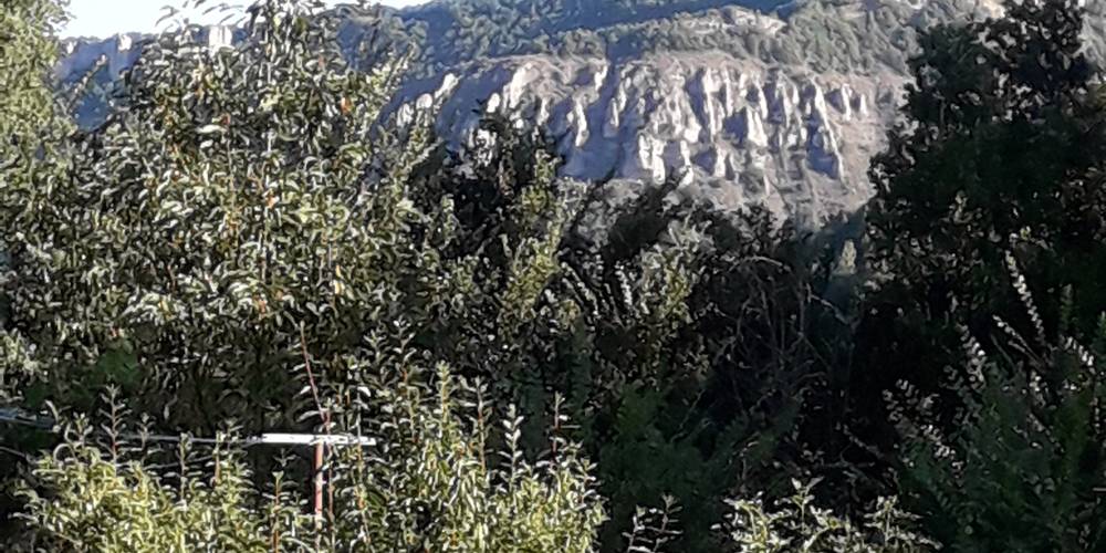 "Le cirque du Brias" une vue panoramique devant la maison! -  Ensemble, Pas à Pattes au verger des Elfes (Occitanie, Aveyron)