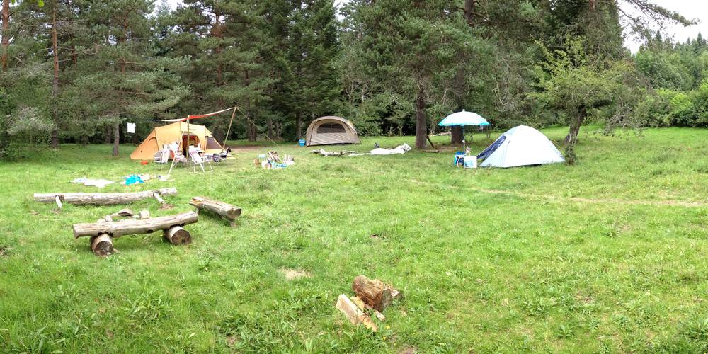 camping à côté du ruisseau -  LE REFUGE DE P'TIT ÂNE (Auvergne-Rhône-Alpes, Haute-Loire)