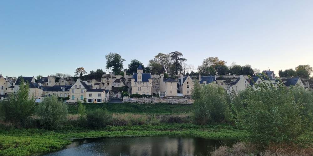 vue sur Souzay -  LA FERME DU PORT (Pays de la Loire, Maine-et-Loire)