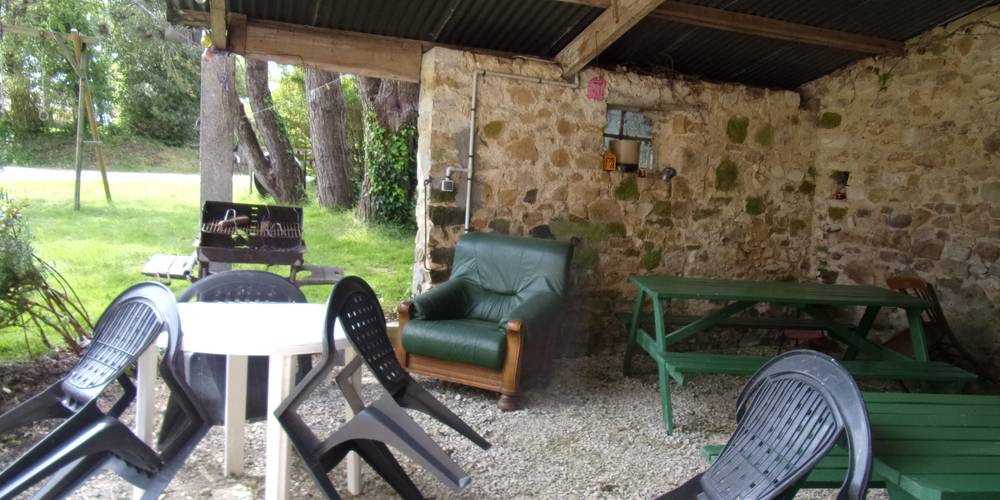 préau détente jours de pluie -  FERME DE LA CAUBRIÈRE (Normandie, Manche)