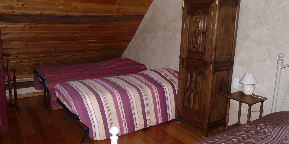 Chambre 2) Lit de 140 pour 2 Personnes plus 2 Lits de 90 -  2 CHEMIN LA BAILLÉE CHENEL (Normandie, Orne)