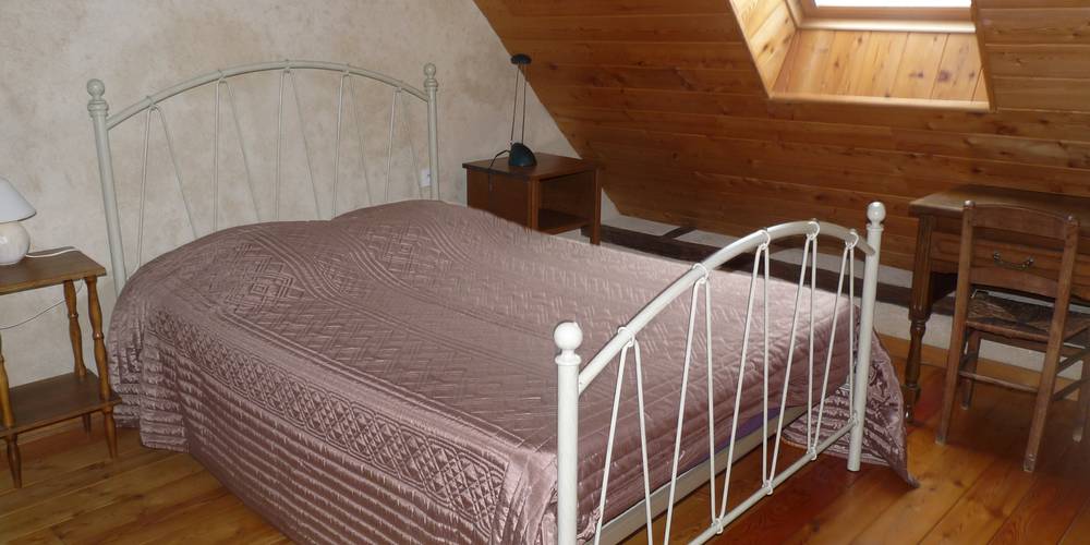 Chambre 1) Lit de 140 Pour 2 Personnes -  2 CHEMIN LA BAILLÉE CHENEL (Normandie, Orne)