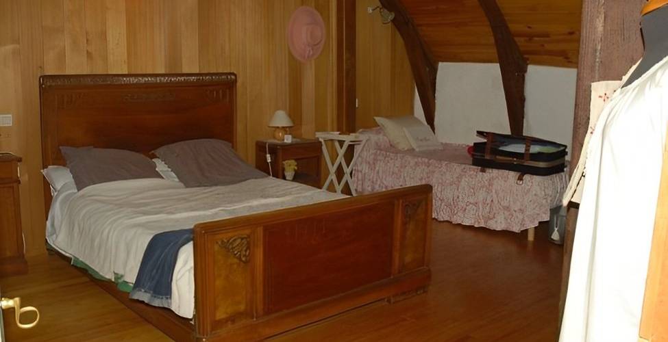  FERME DES CHEVADIÈRES (Auvergne-Rhône-Alpes, Cantal)