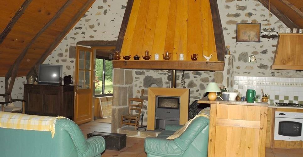  FERME DES CHEVADIÈRES (Auvergne-Rhône-Alpes, Cantal)