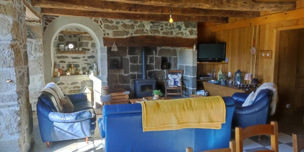  FERME DES CHEVADIÈRES (Auvergne-Rhône-Alpes, Cantal)