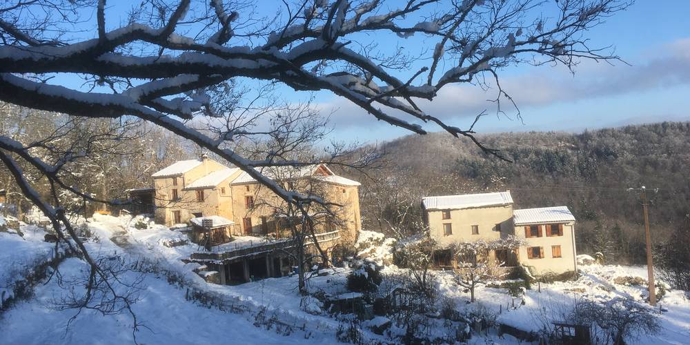 Le hameau en hiver... il y a quelques années ! -  GITES DE SARDA LE FORT (Occitanie, Ariège)