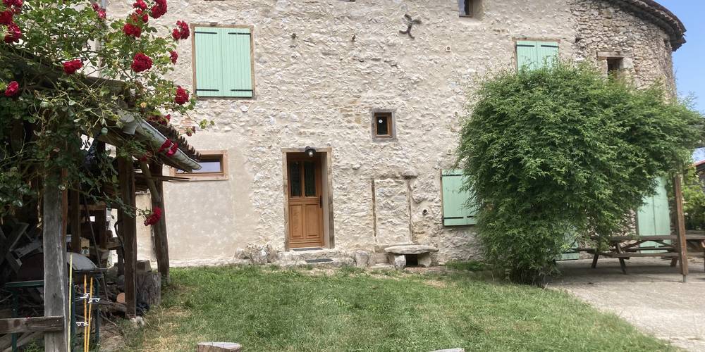 On vous attend pour ouvrir les volets ! -  GITES DE SARDA LE FORT (Occitanie, Ariège)