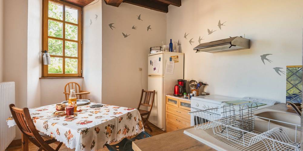 La cuisine : nichoir pour 4! -  La Ferme de la Motte (Normandie, Manche)