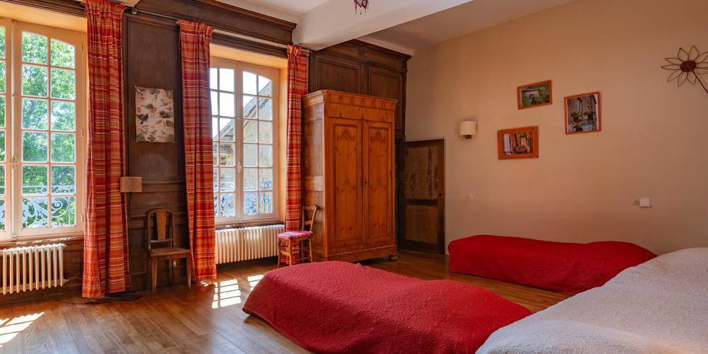 la grande chambre baignée de soleil -  La Ferme de la Motte (Normandie, Manche)