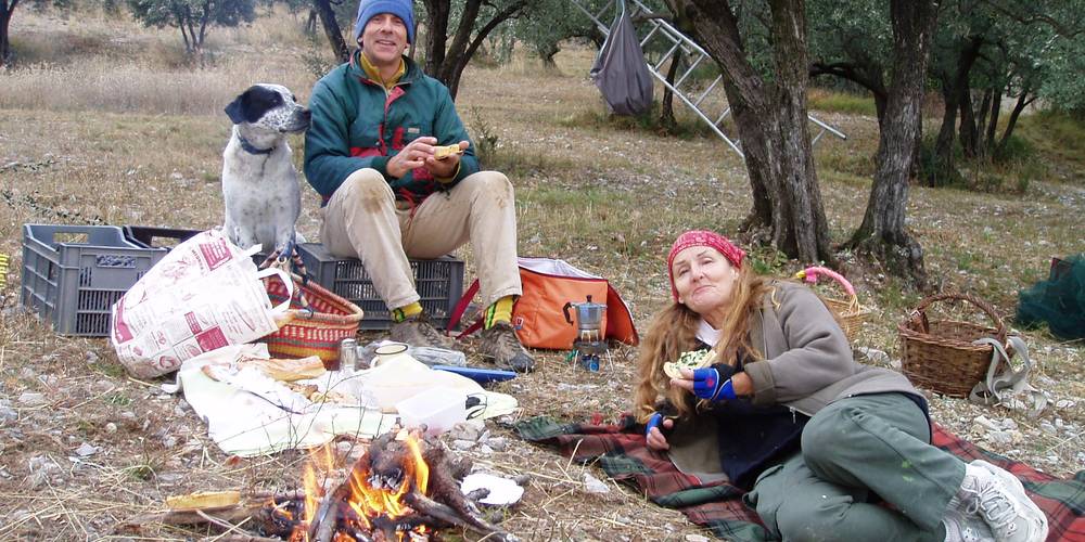 C'EST L'HEURE DU PIQUE NIQUE DANS LES OLIVIERS EN DECEMBRE -  FERME DU DÉSERT (Provence-Alpes-Côte d’Azur, Vaucluse)