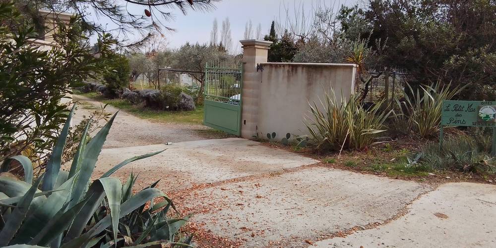  LE PETIT MAS DES PINS (Provence-Alpes-Côte d’Azur, Bouches-du-Rhône)