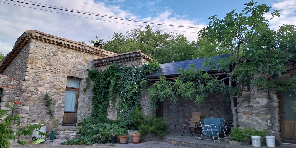 Le mazet et sa -  MAS DES BUISSIÈRES (Occitanie, Gard)