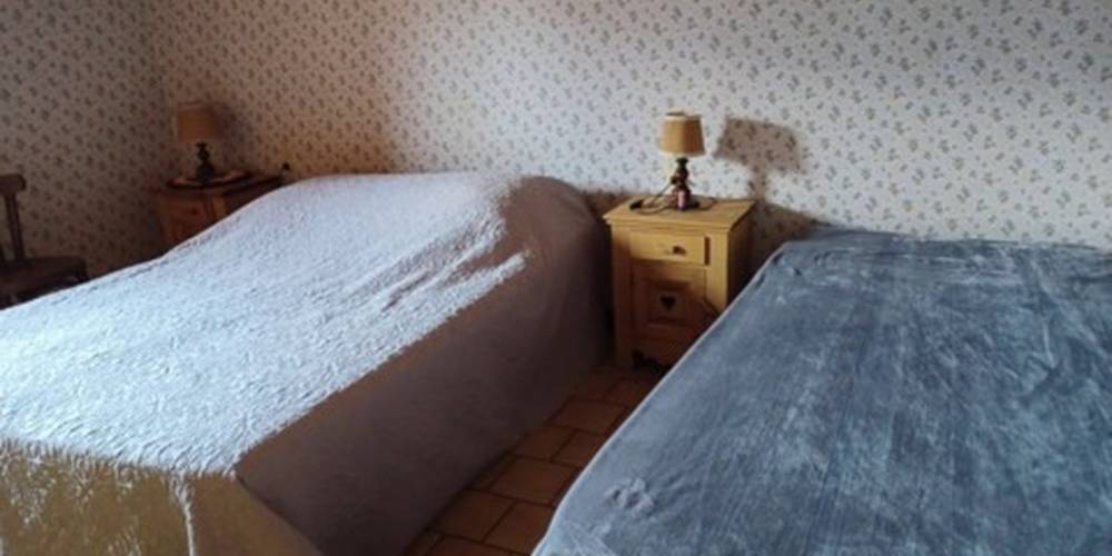 Chambre 2 -  BAUD MARIE-THERESE ET ANDRE (Auvergne-Rhône-Alpes, Haute-Savoie)