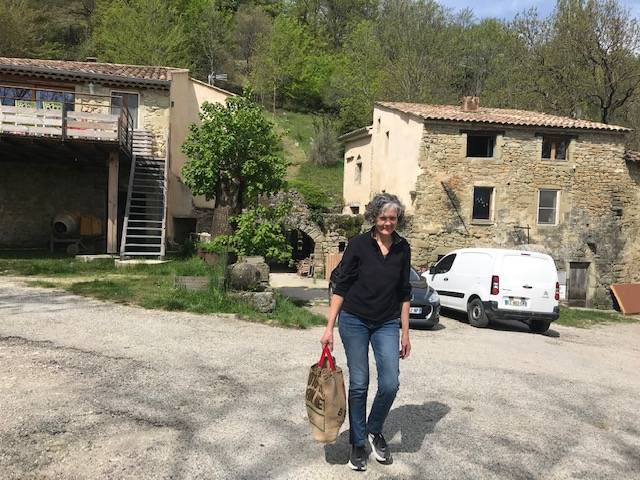 Le gîte, la maison et l'hôtesse -  GÎTE AU BOUT DU CHEMIN (Auvergne-Rhône-Alpes, Drôme)