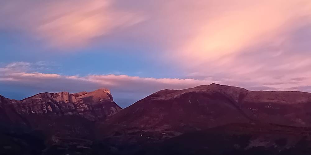 Vue du col de la Chaudière depuis chez nous -  GÎTE AU BOUT DU CHEMIN (Auvergne-Rhône-Alpes, Drôme)