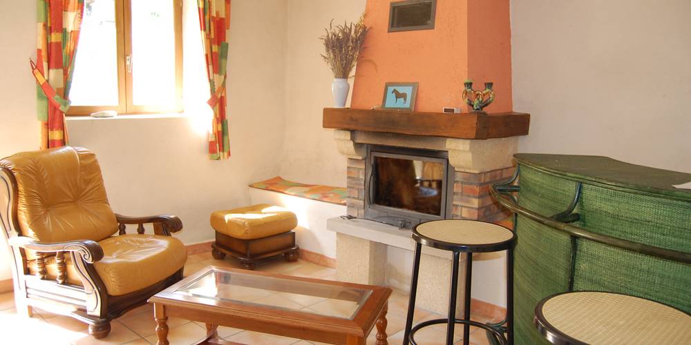 salon du frêne -  FERME DES AYGUES "le frêne " (Auvergne-Rhône-Alpes, Drôme)