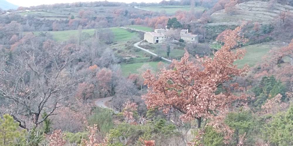 La ferme à l'automne -  FERME DES HAUCHES (Auvergne-Rhône-Alpes, Drôme)