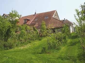Les jardins de Fraîche Comté :l'arrière de la ferme -  LES JARDINS DE FRAICHE COMTE (Bourgogne-Franche-Comté, Doubs)