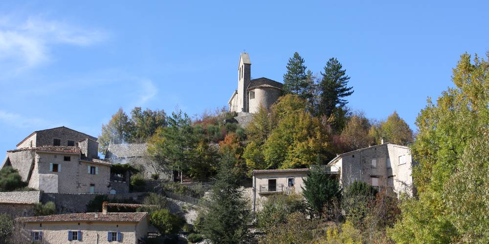 village de CORNILLAC -  FERME DE PIERRE VIEILLE (Auvergne-Rhône-Alpes, Drôme)