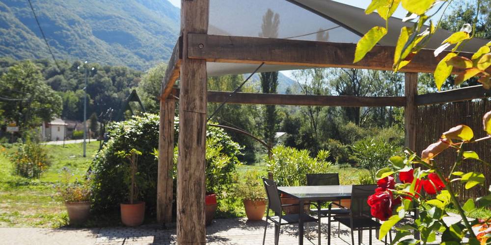 Terrasse vue sur la Dent du Chat gîte Saint Jean de Chevelu -  GÎTES DES LACS (Auvergne-Rhône-Alpes, Savoie)