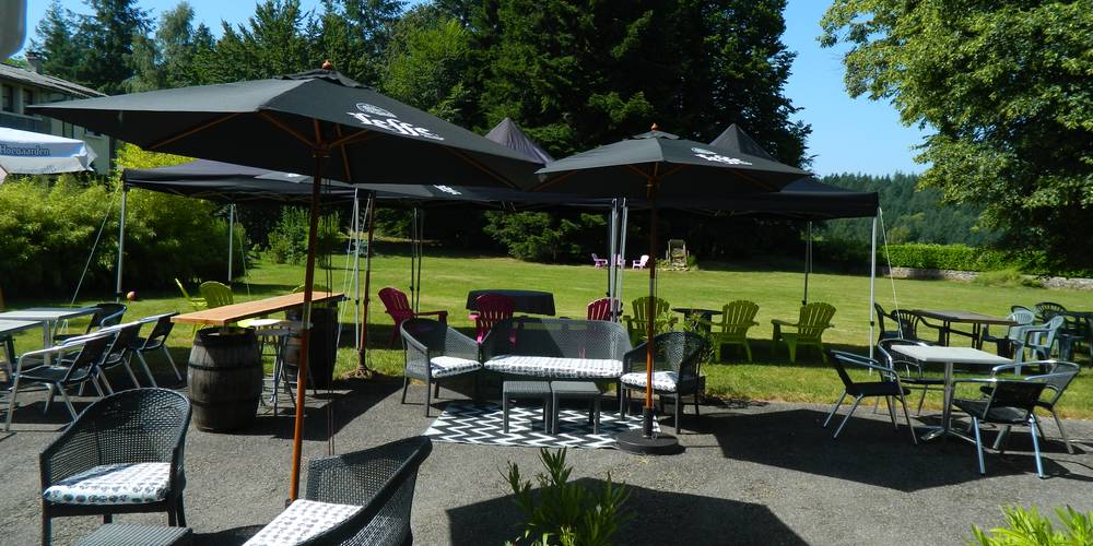 TERRASSE DU RESTO -  AU DOMAINE DE MEILHAC (Nouvelle-Aquitaine, Corrèze)