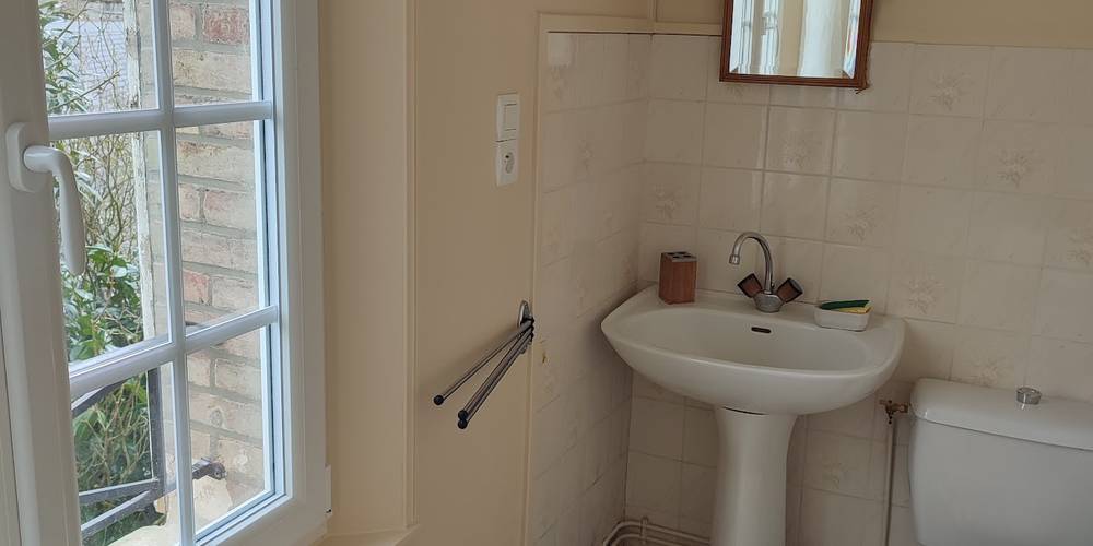 le cabinet de toilette à l'étage -  LA MAISON DE MADELEINE (Hauts-de-France, Somme)