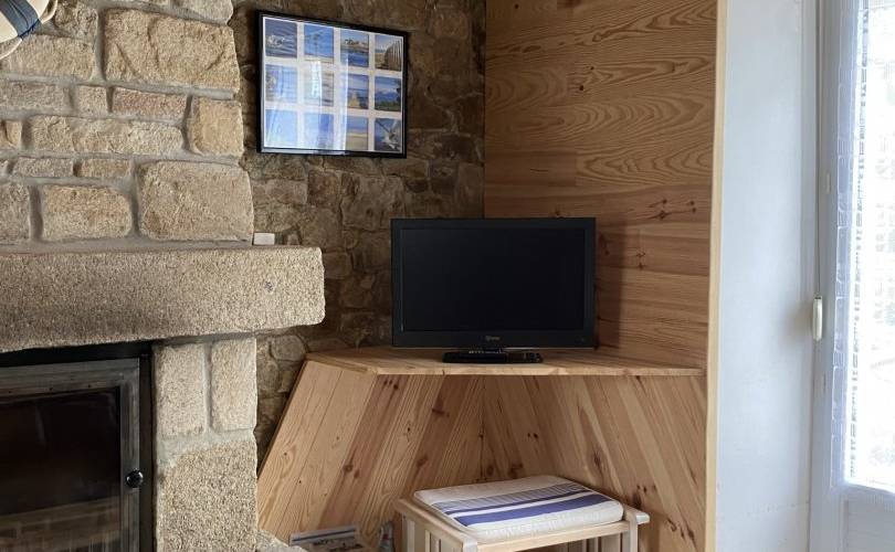 Télévision pour les mauvais jours. -  Gîte de Plougoulm (Bretagne, Finistère)