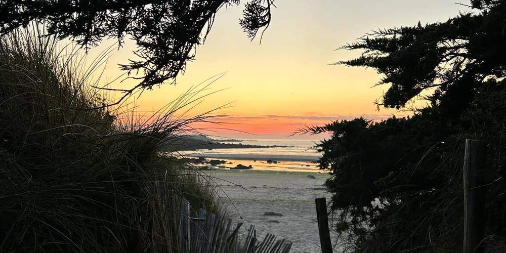 Entrée de la plage de Plougoulm -  Gîte de Plougoulm (Bretagne, Finistère)