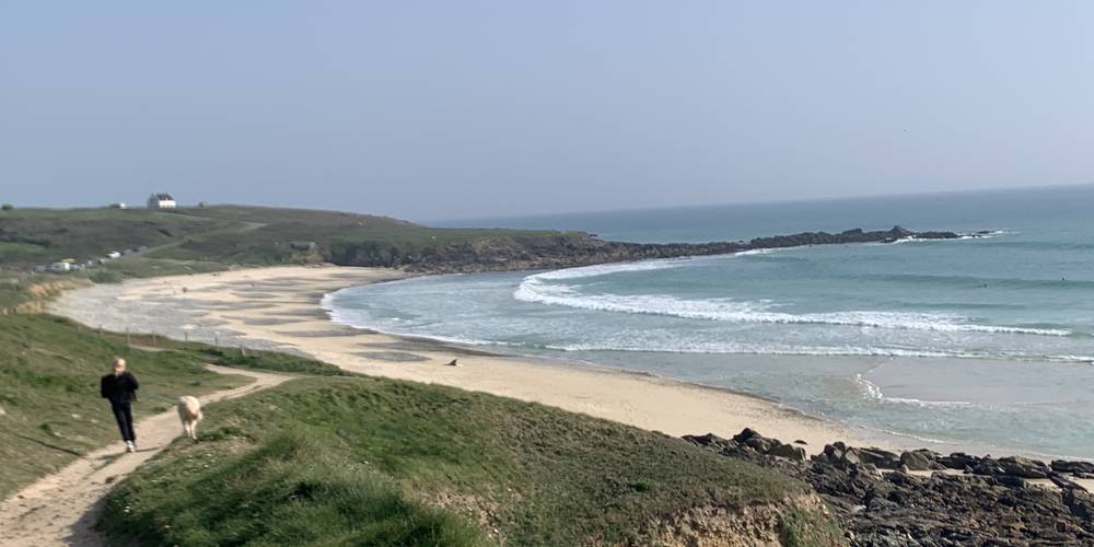 Chemin côtier et sa plage -  FERME DU GORRÉ (Bretagne, Finistère)