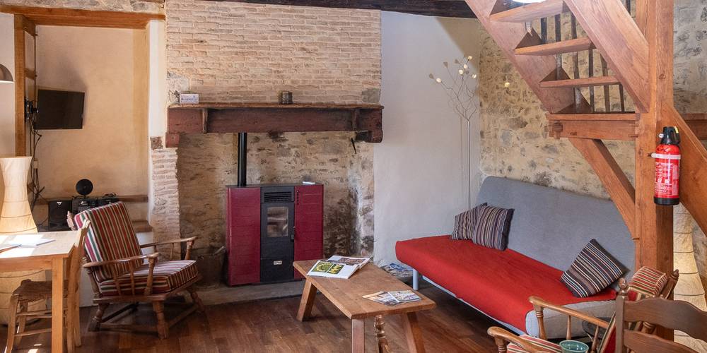 gîte en pierre, cuisine ouverte, poêle, -  LA JAURIE (Nouvelle-Aquitaine, Haute-Vienne)