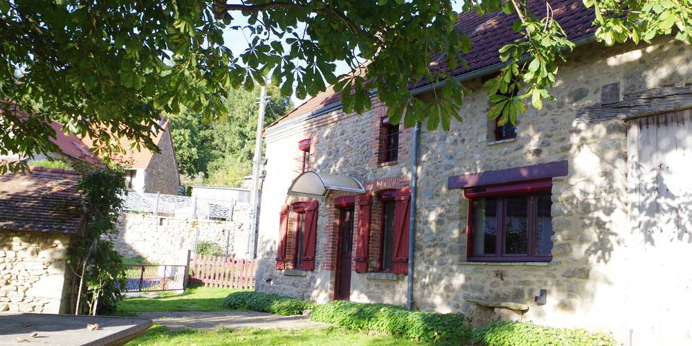 cour avant -  LA MAISON ROUGE (Nouvelle-Aquitaine, Creuse)