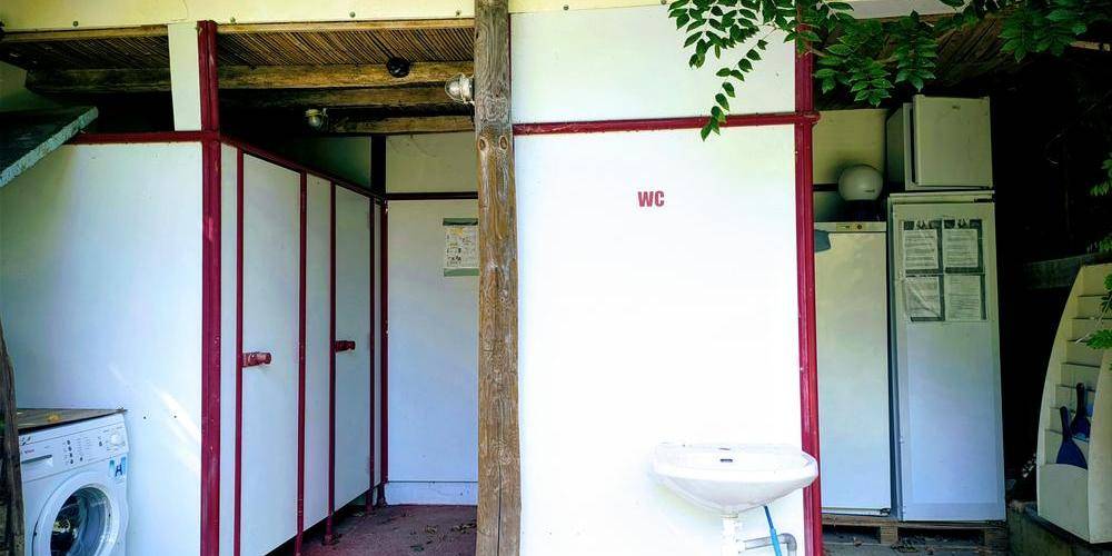 sanitair /machine a laver /frigo's comun -  LA FERME D'HÉLICE (Centre-Val de Loire, Indre)