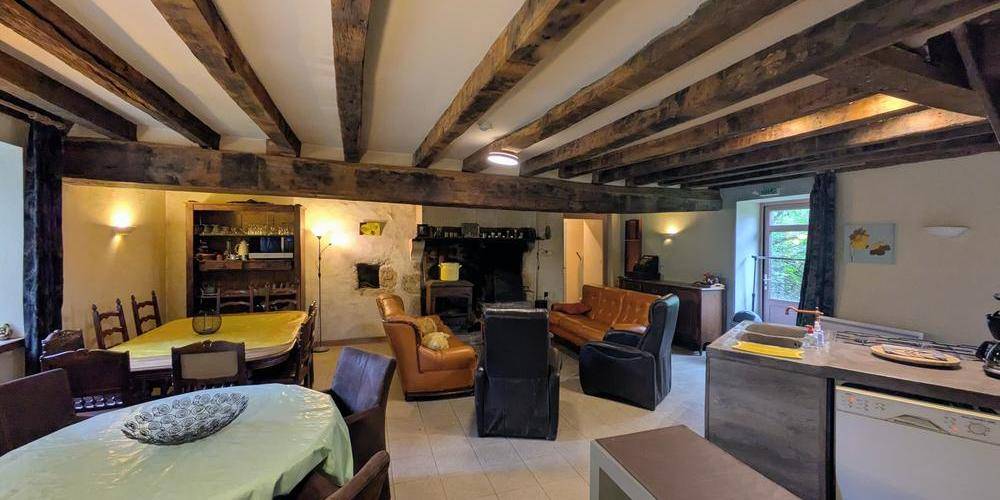 chambre de séjour gite Bouton d'Or avec ilot cuisine -  LA FERME D'HÉLICE (Centre-Val de Loire, Indre)