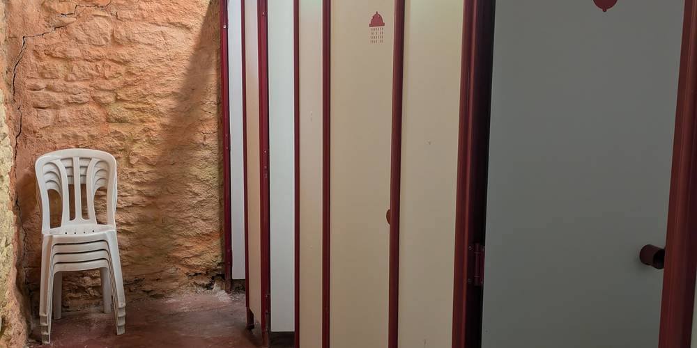 douches chaude camping a la ferme -  LA FERME D'HÉLICE (Centre-Val de Loire, Indre)